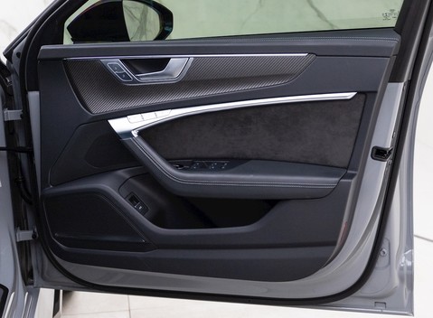 Audi RS6 Avant Carbon Black Urban 22