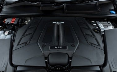 Bentley Bentayga V8 S 29