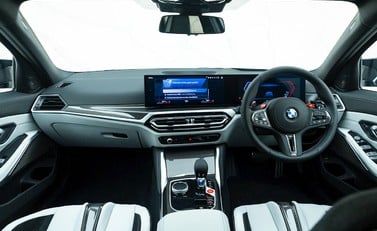BMW M3 Competition XDrive Touring 16