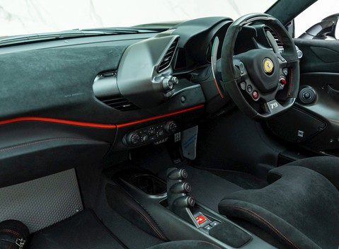 Ferrari 488 Pista Piloti 14