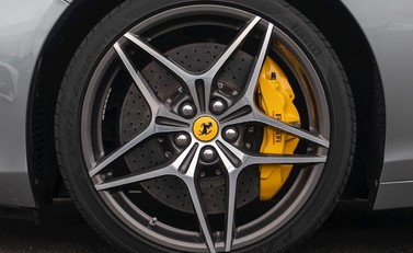 Ferrari California T 12