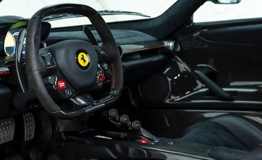 Ferrari LaFerrari 11