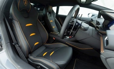 Lamborghini Huracan LP640-4 EVO 9