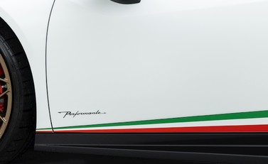 Lamborghini Huracan LP640-4 Performante 21