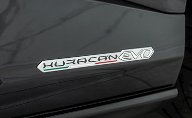 Lamborghini Huracan LP640-4 EVO 26