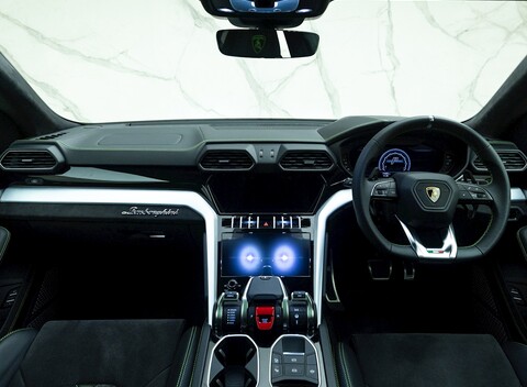Lamborghini Urus 16