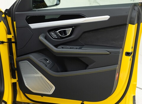 Lamborghini Urus 23