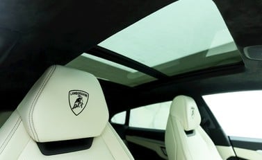 Lamborghini Urus 11