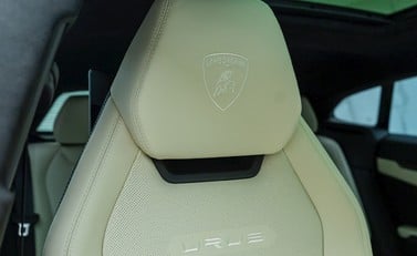 Lamborghini Urus S 11