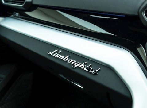 Lamborghini Urus 24