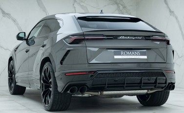 Lamborghini Urus 3