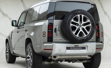 Land Rover Defender 110 XS Edition P400 3