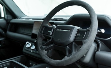 Land Rover Defender 110 V8 9
