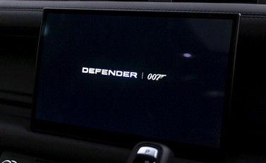 Land Rover Defender 110 V8 Bond Edition 17