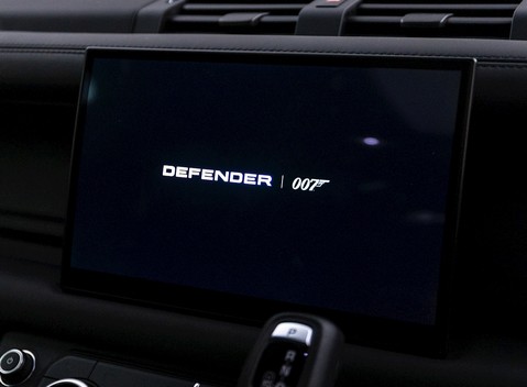 Land Rover Defender 110 V8 Bond Edition 17