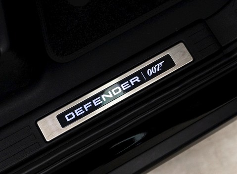 Land Rover Defender 110 V8 Bond Edition 22