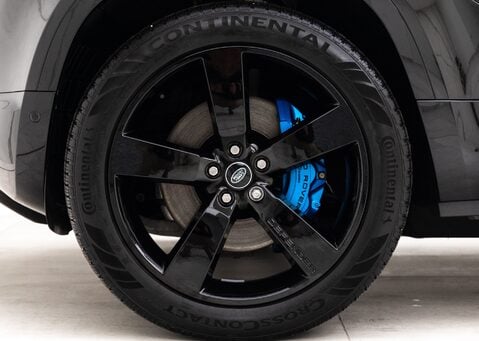 Land Rover Defender 110 V8 Bond Edition