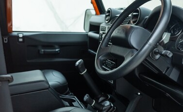 Land Rover Defender 110 ADVENTURE 13