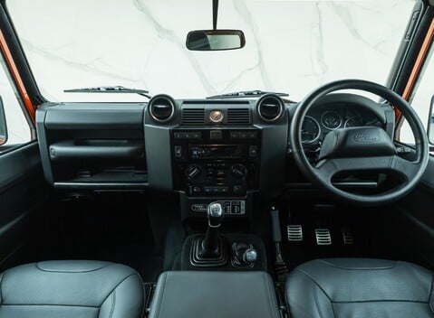 Land Rover Defender 110 ADVENTURE 21