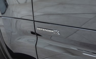 Land Rover Defender 110 D300 X 25