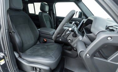 Land Rover Defender 110 V8 10
