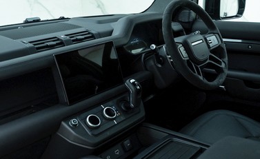 Land Rover Defender 90 V8 Carpathian Edition URBAN 15