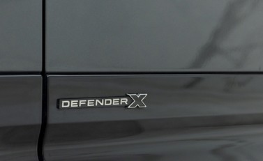 Land Rover Defender 90 X D300 22