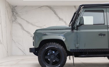 Land Rover Defender 90 XS Twisted T60 28