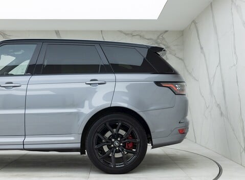 Land Rover Range Rover Sport 5.0 SVR 25