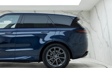 Land Rover Range Rover Sport P440e Dynamic SE 25