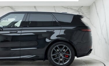 Land Rover Range Rover Sport P440e Dynamic SE 25