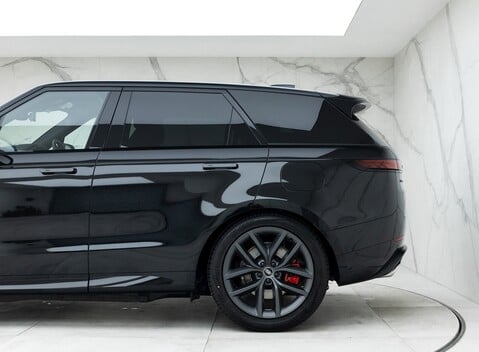 Land Rover Range Rover Sport P440e Dynamic SE 25