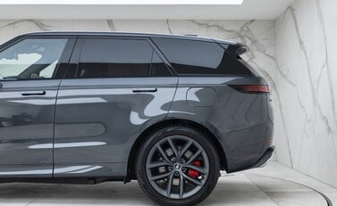 Land Rover Range Rover Sport P440e Dynamic SE 27