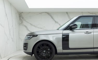 Land Rover Range Rover D300 Westminster Black Edition 23