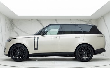 Land Rover Range Rover D350 First Edition 2