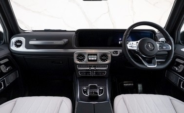 Mercedes-Benz G Series AMG Line Premium Plus 17