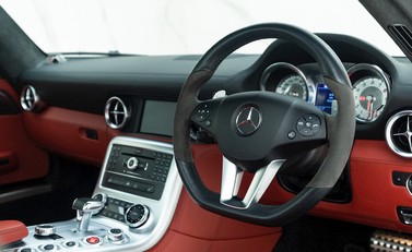Mercedes-Benz SLS AMG 13