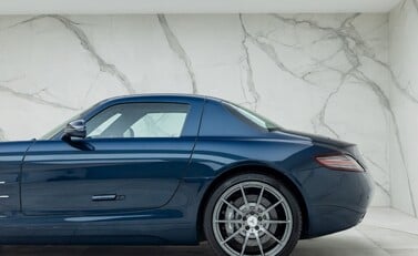 Mercedes-Benz SLS AMG 28