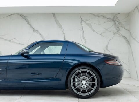 Mercedes-Benz SLS AMG 28