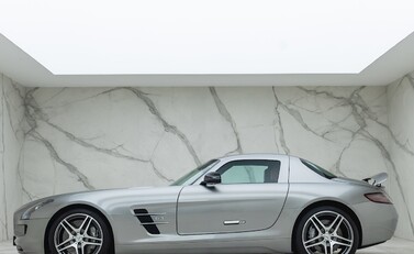 Mercedes-Benz SLS AMG 2