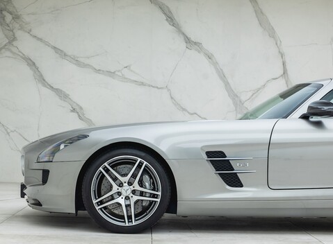 Mercedes-Benz SLS AMG 27