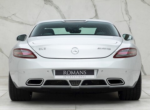 Mercedes-Benz SLS AMG 5