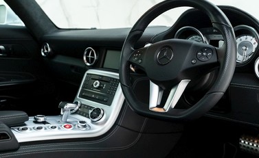 Mercedes-Benz SLS AMG 11