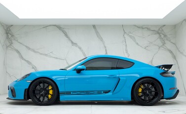 Porsche 718 Cayman GT4 2