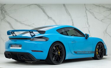 Porsche 718 Cayman GT4 7