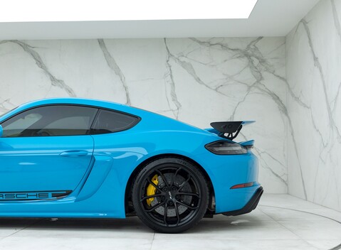 Porsche 718 Cayman GT4 25