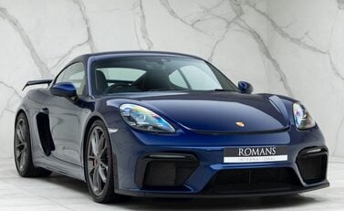 Porsche 718 Cayman GT4 1