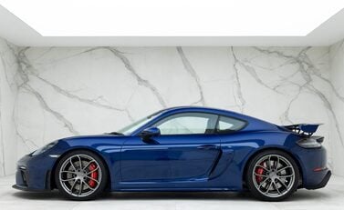 Porsche 718 Cayman GT4 2