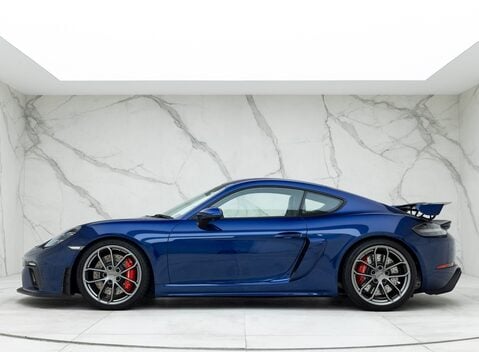 Porsche 718 Cayman GT4 2