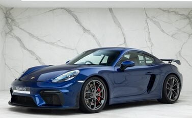 Porsche 718 Cayman GT4 6
